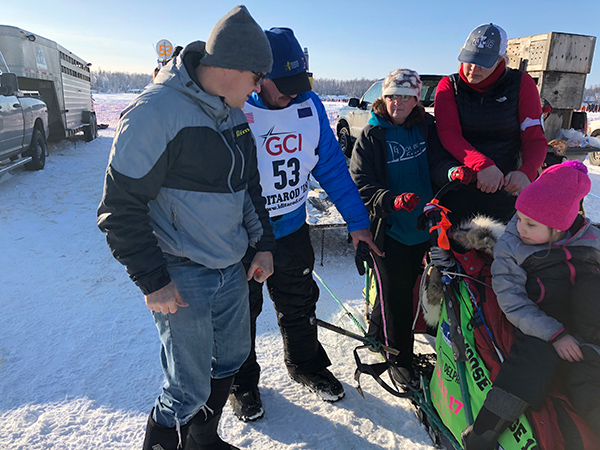 Dr. Heilala and Dr. Jansma at the Iditarod 2018 restart in Willow, Alaska